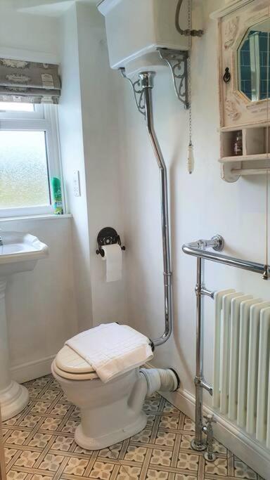 5 Bed, 2 Bath Home + Terrace, Garden & Parking Swindon Zewnętrze zdjęcie